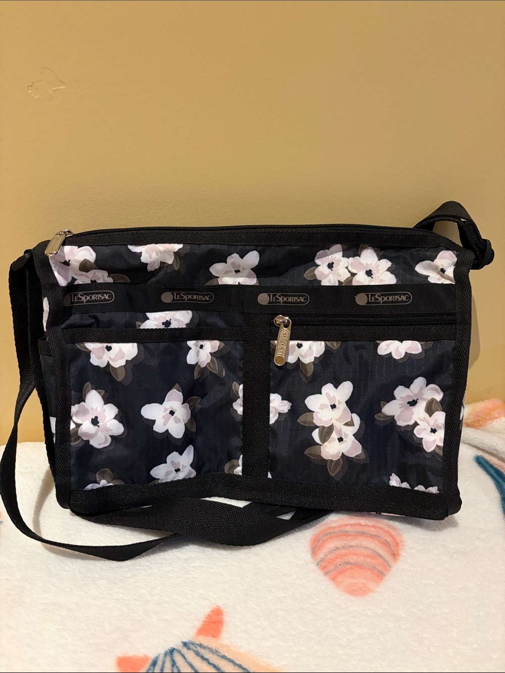 Lesportsac Deluxe Everyday Bag magnolia print